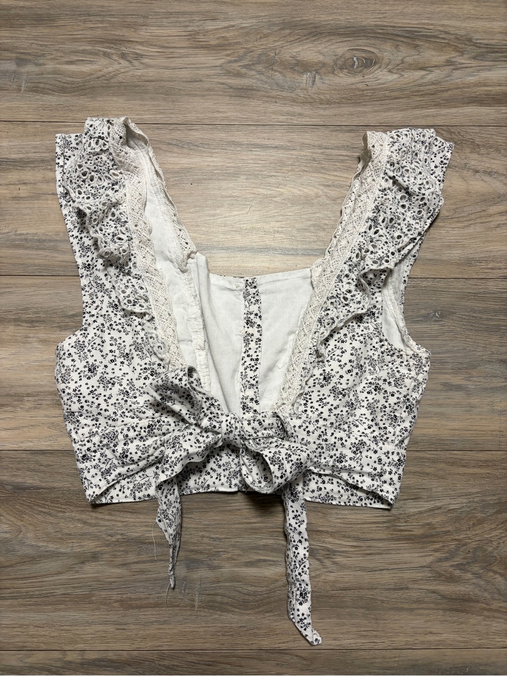 American Eagle Outfitters Cream Floral Tie-Back Crop Top - Picture 3 of 5